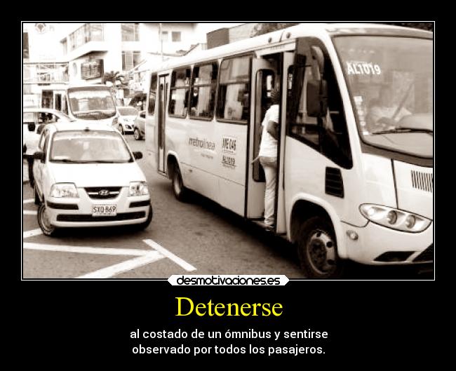 Detenerse - al costado de un ómnibus y sentirse
observado por todos los pasajeros.