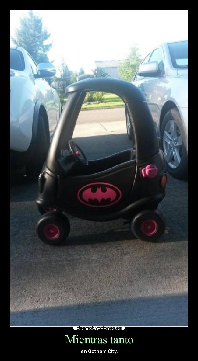 Mientras tanto - en Gotham City.