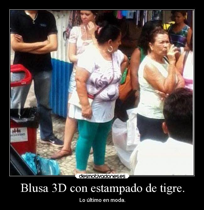 Blusa 3D con estampado de tigre. - Lo último en moda.