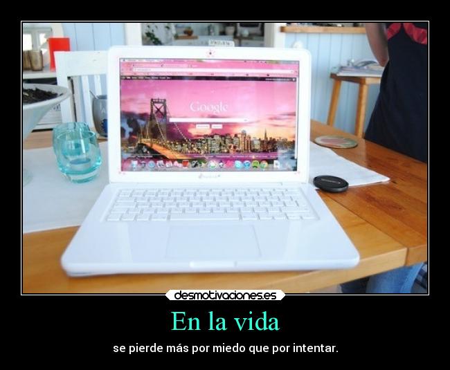 En la vida - se pierde más por miedo que por intentar.