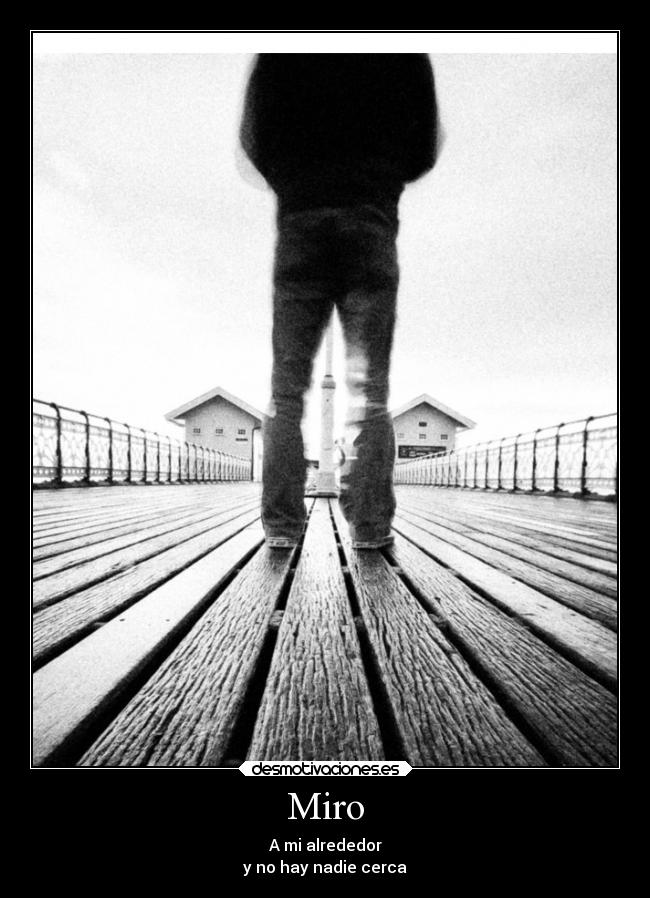 Miro - A mi alrededor
y no hay nadie cerca