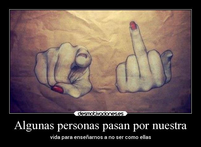 Algunas personas pasan por nuestra - 