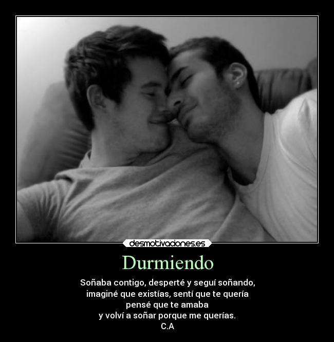 Durmiendo - Soñaba contigo, desperté y seguí soñando,
imaginé que existías, sentí que te quería
pensé que te amaba
y volví a soñar porque me querías.
C.A