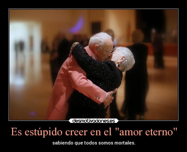 Es estúpido creer en el amor eterno - 