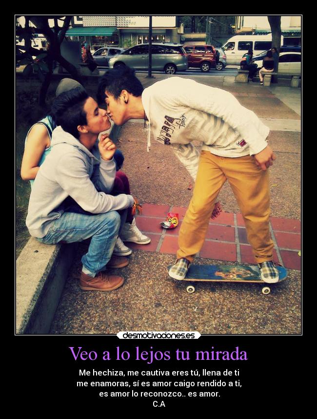Veo a lo lejos tu mirada - Me hechiza, me cautiva eres tú, llena de ti
me enamoras, sí es amor caigo rendido a ti,
es amor lo reconozco.. es amor.
C.A