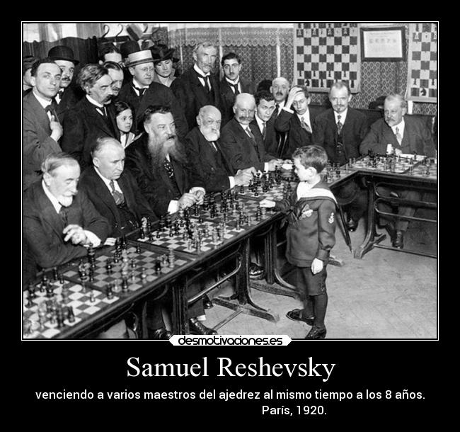 Samuel Reshevsky - venciendo a varios maestros del ajedrez al mismo tiempo a los 8 años.
París, 1920.