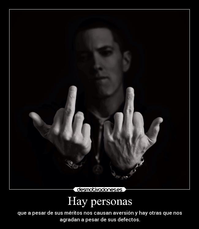 Hay personas - que a pesar de sus méritos nos causan aversión y hay otras que nos
agradan a pesar de sus defectos.