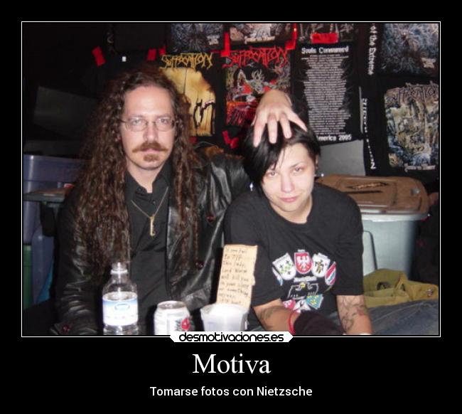 Motiva - Tomarse fotos con Nietzsche