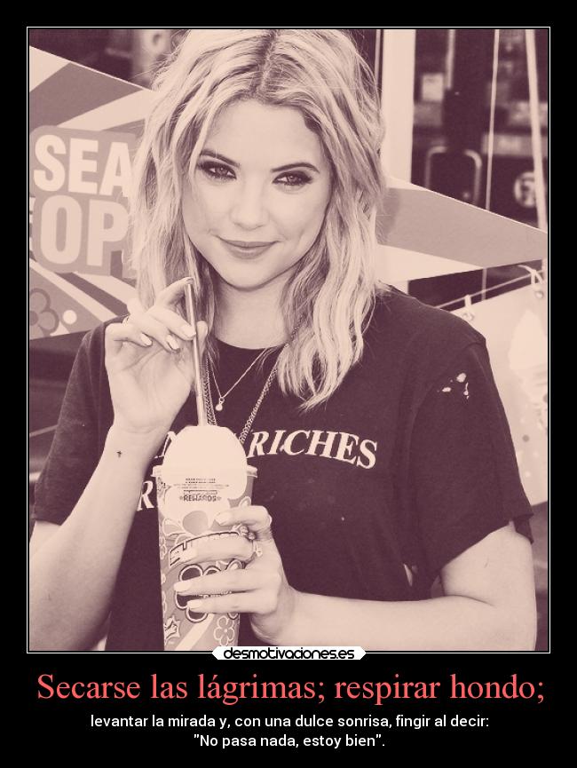 Secarse las lágrimas; respirar hondo; - levantar la mirada y, con una dulce sonrisa, fingir al decir:
No pasa nada, estoy bien.