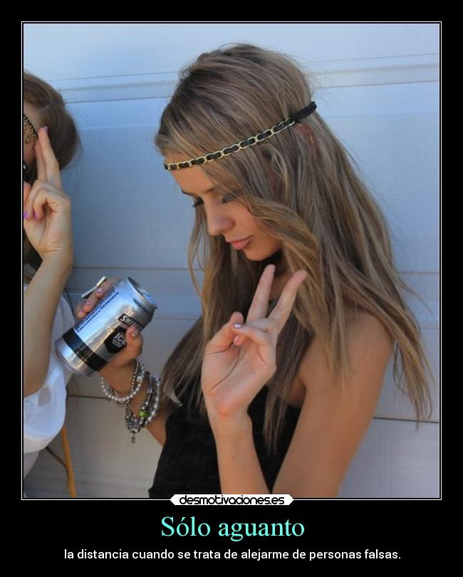 carteles distancia esaspersonasbienlejosehh kakadeetis ella yquecorraelronporlasvenas desmotivaciones