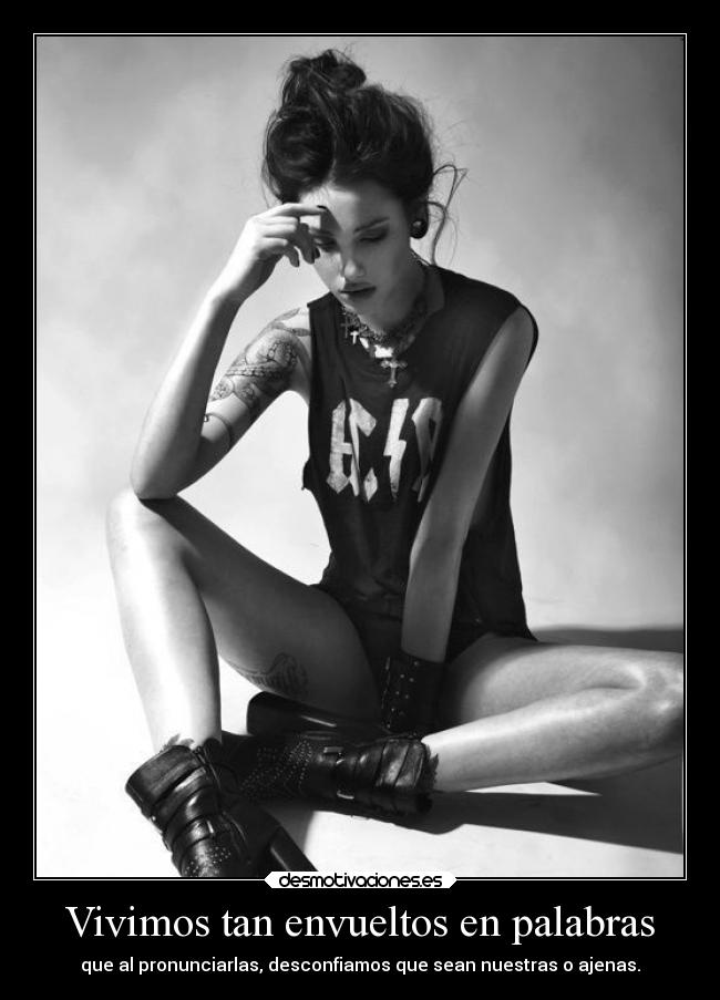 Vivimos tan envueltos en palabras - 