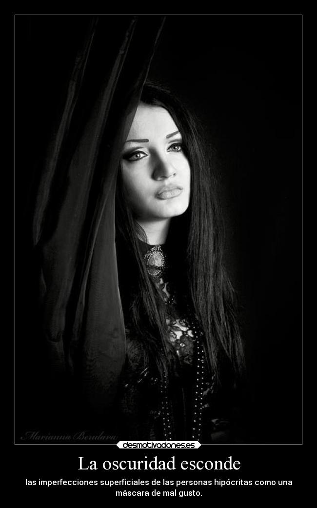 La oscuridad esconde -