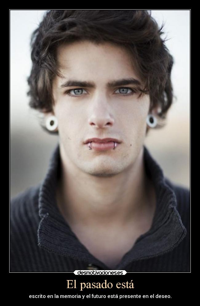 El pasado está -