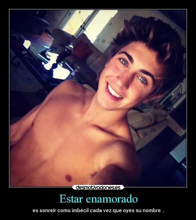 Estar enamorado - es sonreír como imbécil cada vez que oyes su nombre ♥.