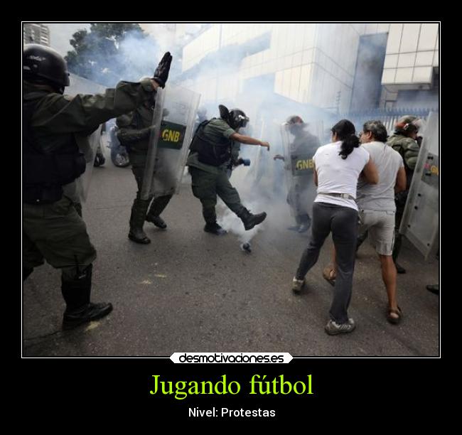 Jugando fútbol - Nivel: Protestas