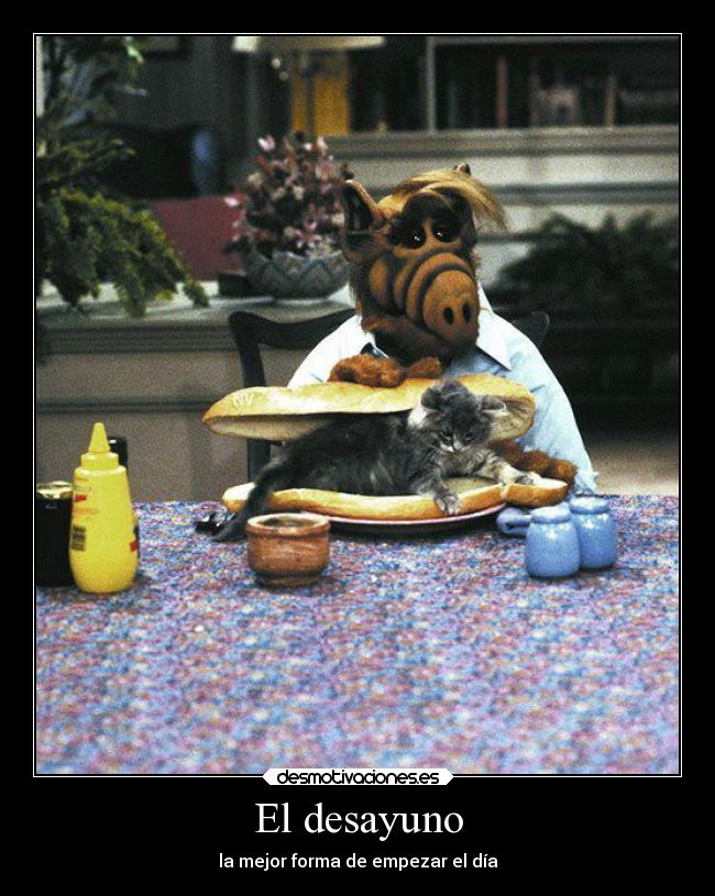 carteles gatos devorados por alf normalman drnormalman desayuno gualtka comeme los huevos desmotivaciones