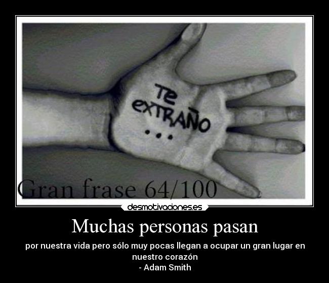 Muchas personas pasan -