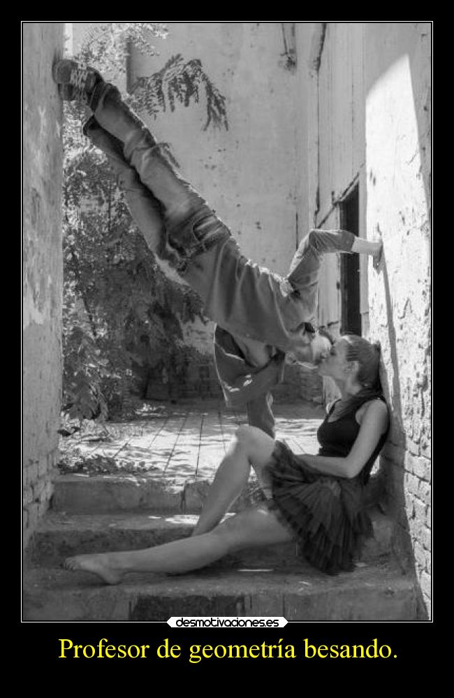 Profesor de geometría besando. -