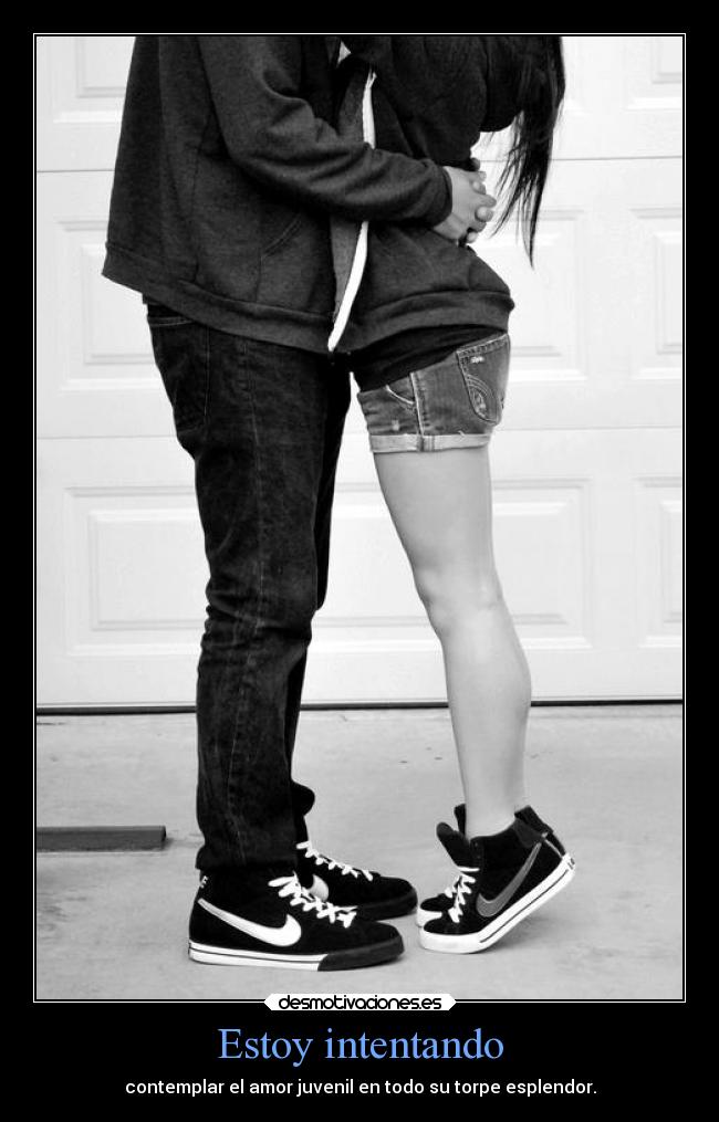 Estoy intentando - contemplar el amor juvenil en todo su torpe esplendor.