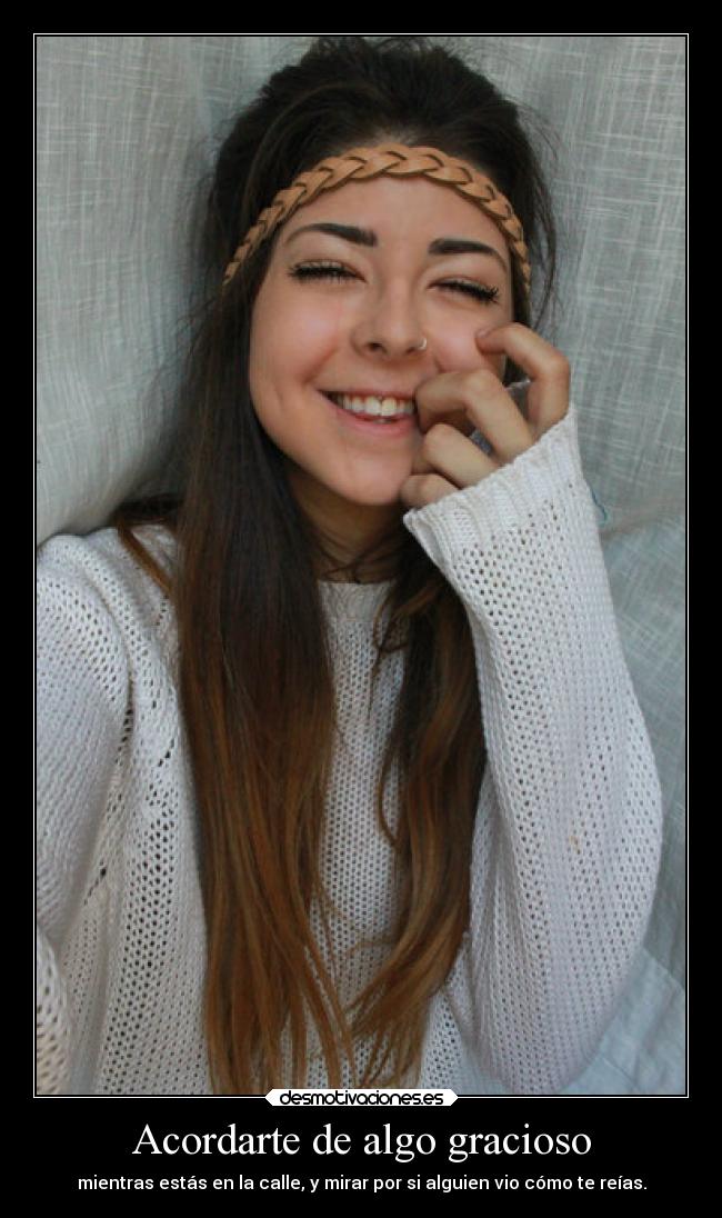 Acordarte de algo gracioso - mientras estás en la calle, y mirar por si alguien vio cómo te reías.