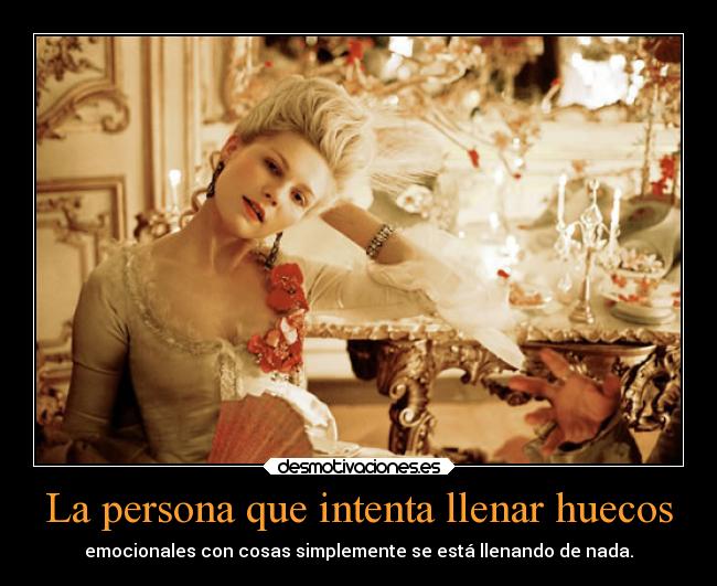 La persona que intenta llenar huecos -