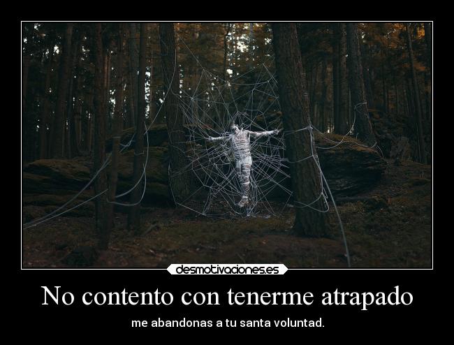 No contento con tenerme atrapado -