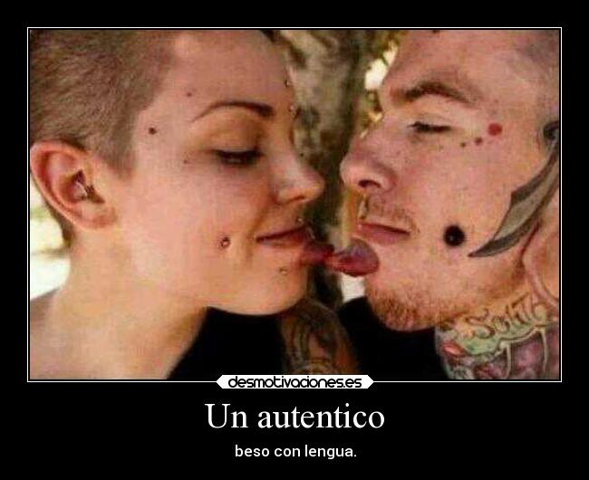 Un autentico - beso con lengua.