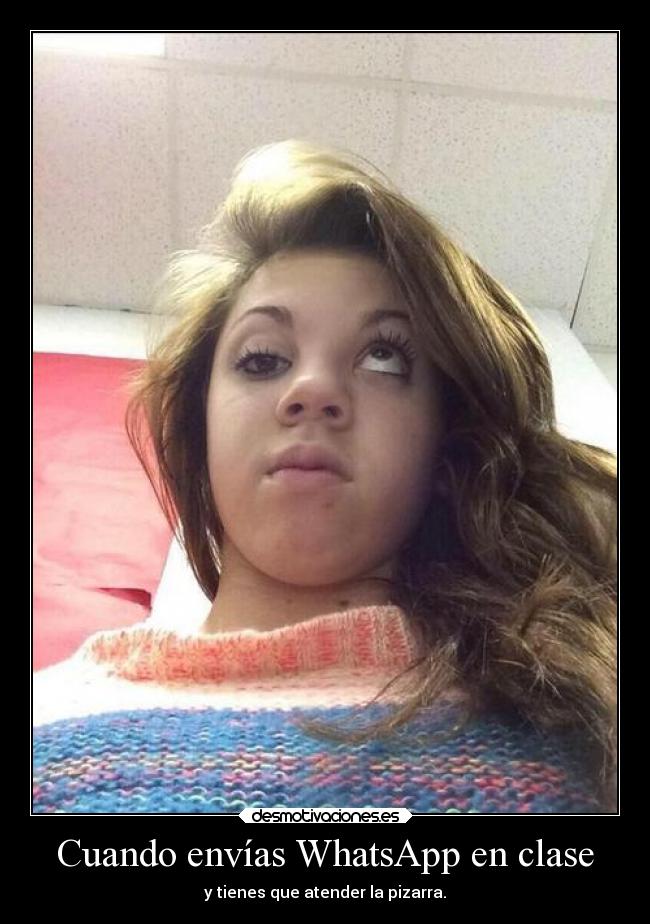 Cuando envías WhatsApp en clase -