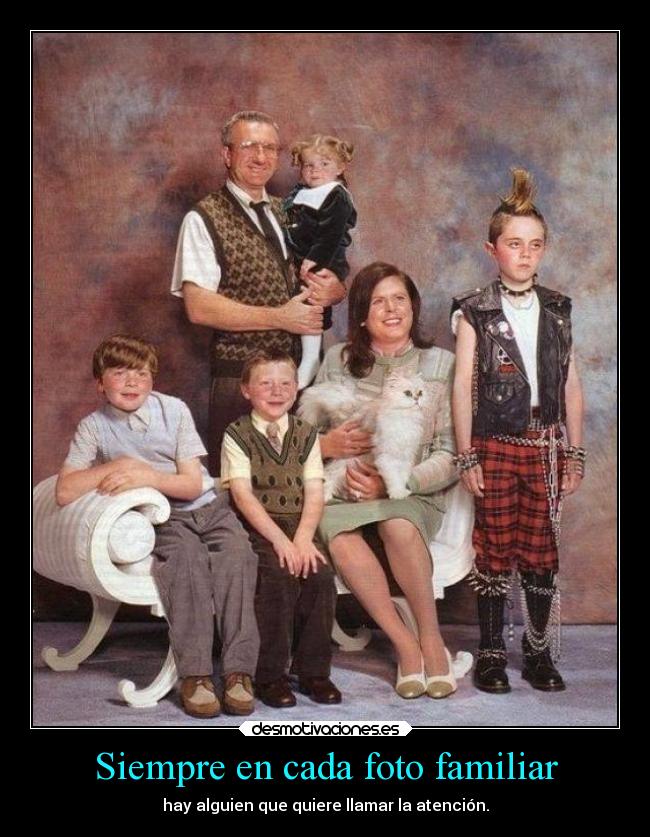 Siempre en cada foto familiar - hay alguien que quiere llamar la atención.