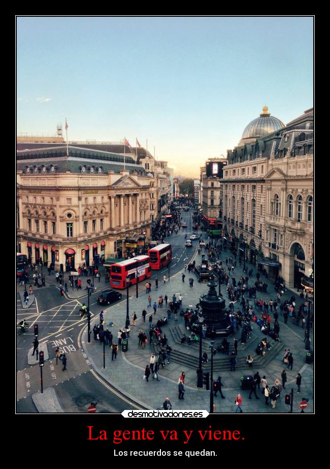 La gente va y viene. -