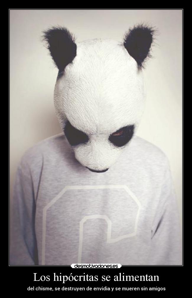 Los hipócritas se alimentan - del chisme, se destruyen de envidia y se mueren sin amigos