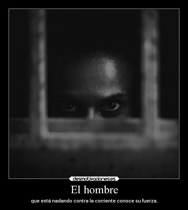 El hombre - que está nadando contra la corriente conoce su fuerza.