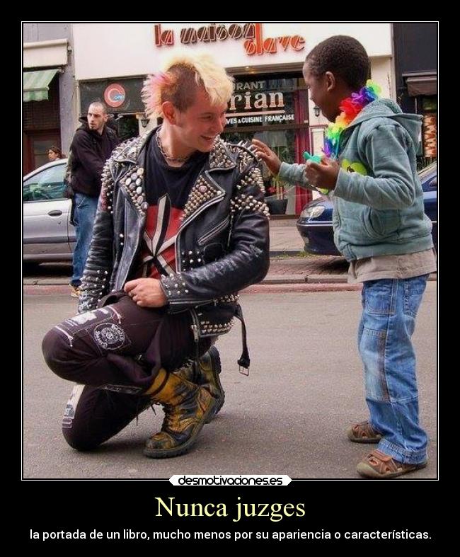 Nunca juzges - la portada de un libro, mucho menos por su apariencia o características.