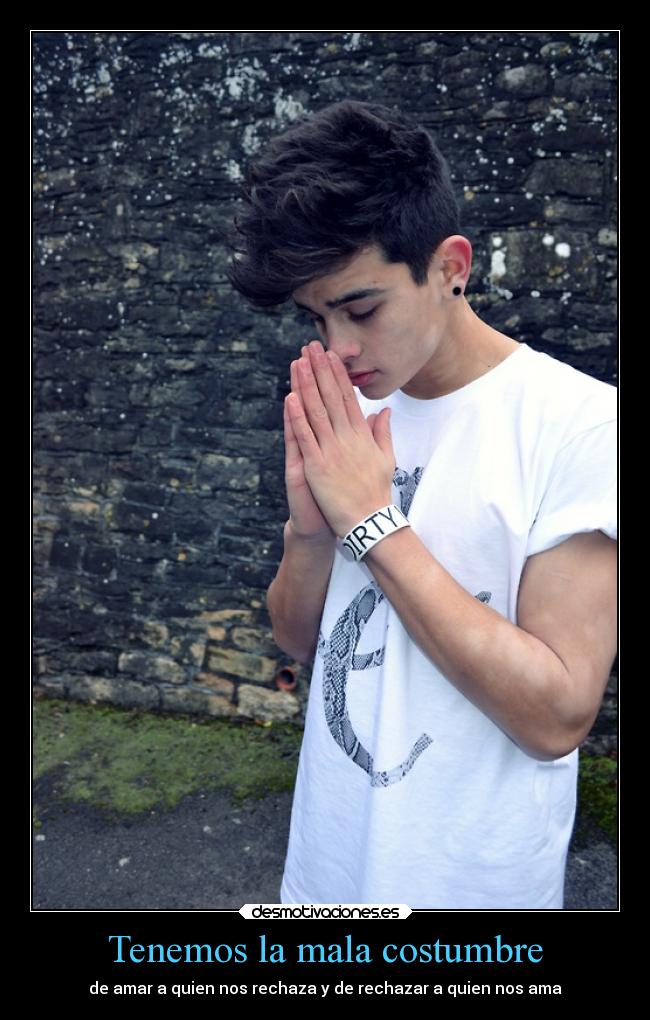 Tenemos la mala costumbre - de amar a quien nos rechaza y de rechazar a quien nos ama