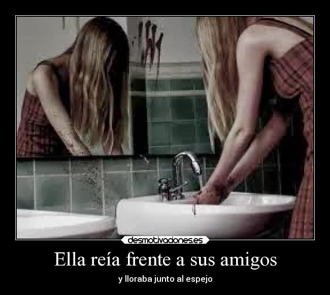 Ella reía frente a sus amigos -