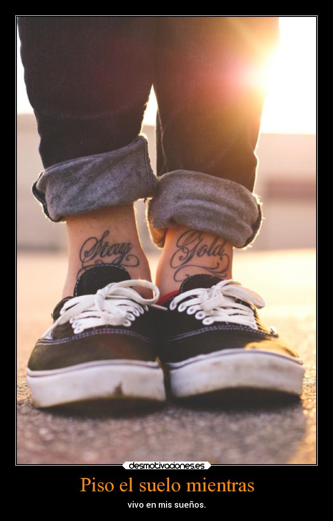 Piso el suelo mientras -