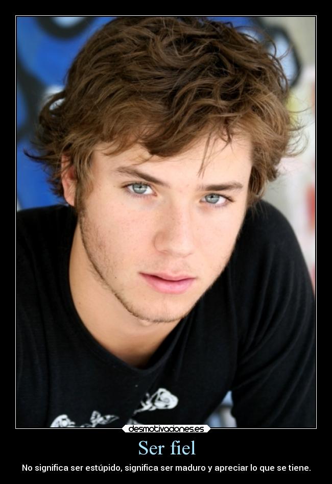 Ser fiel - No significa ser estúpido, significa ser maduro y apreciar lo que se tiene.