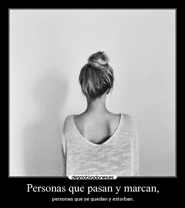 Personas que pasan y marcan, - 