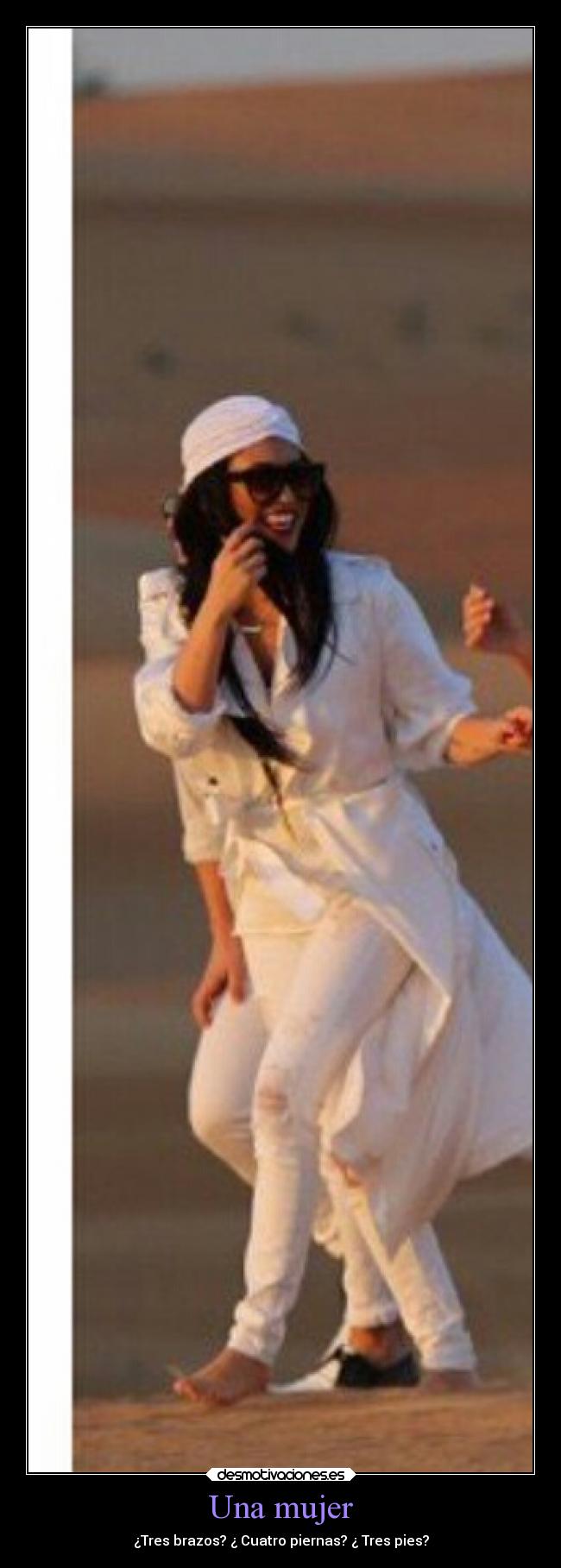 Una mujer - ¿Tres brazos? ¿ Cuatro piernas? ¿ Tres pies?