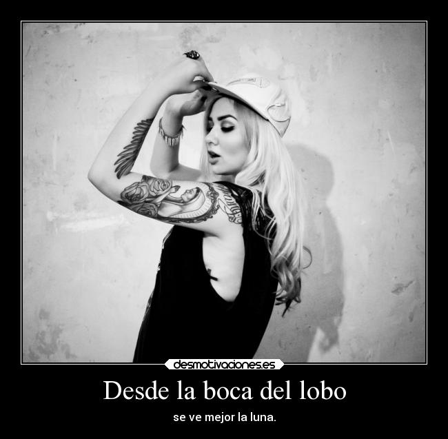 Desde la boca del lobo - se ve mejor la luna.