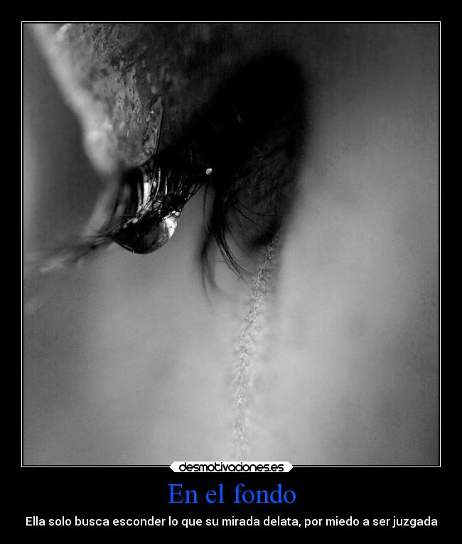 En el fondo - Ella solo busca esconder lo que su mirada delata, por miedo a ser juzgada