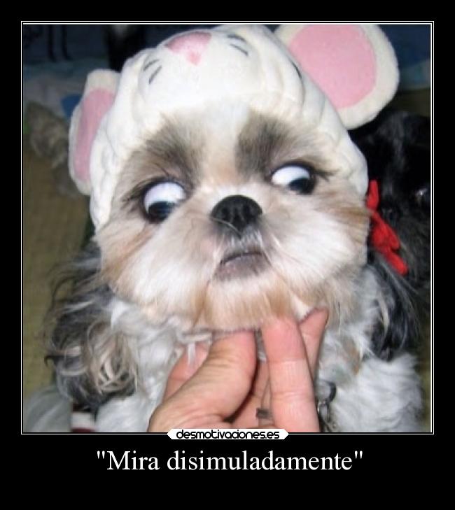 Mira disimuladamente -