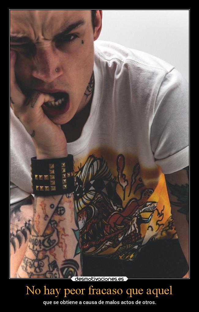 No hay peor fracaso que aquel - que se obtiene a causa de malos actos de otros.