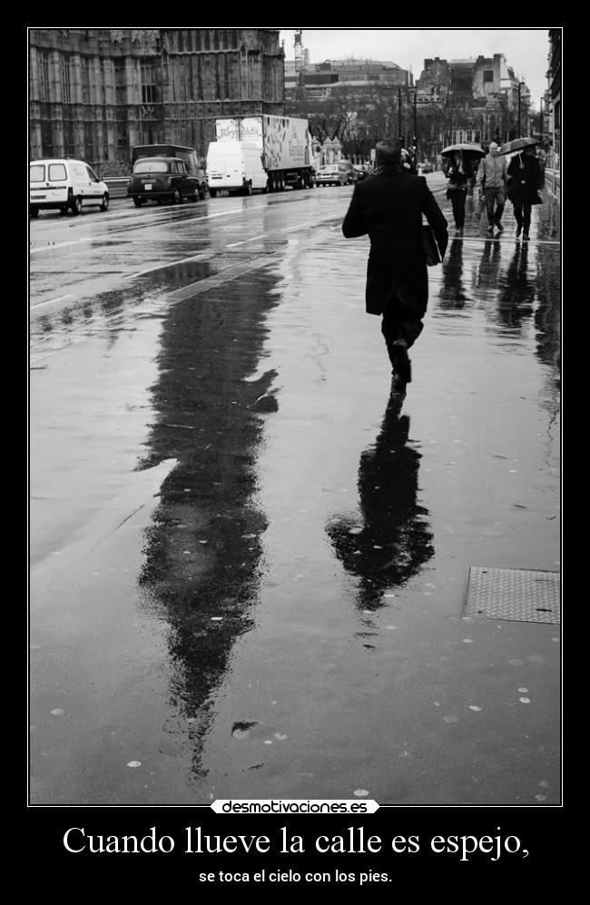 Cuando llueve la calle es espejo, -