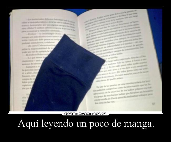 Aquí leyendo un poco de manga. -