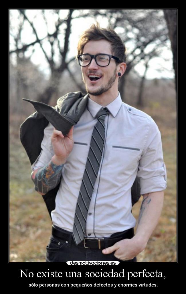 No existe una sociedad perfecta, - sólo personas con pequeños defectos y enormes virtudes.
