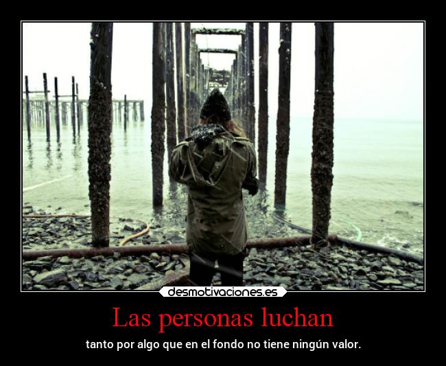 Las personas luchan -