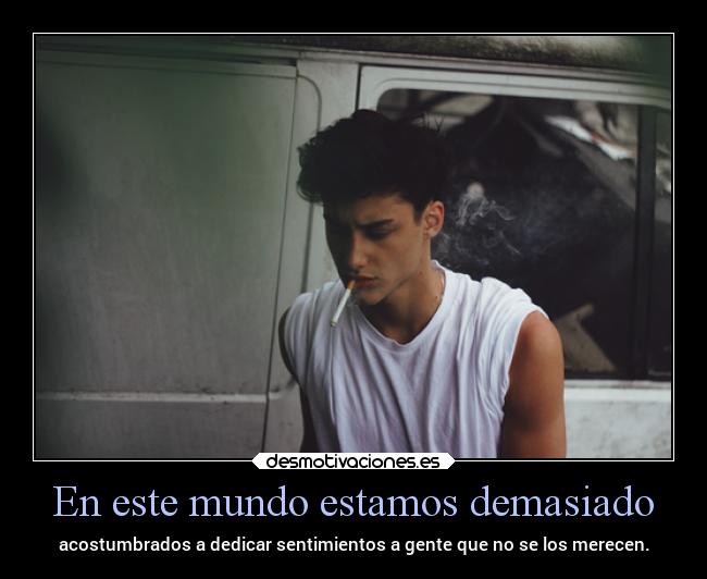 En este mundo estamos demasiado -