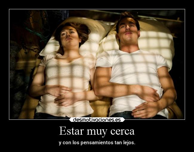 Estar muy cerca -