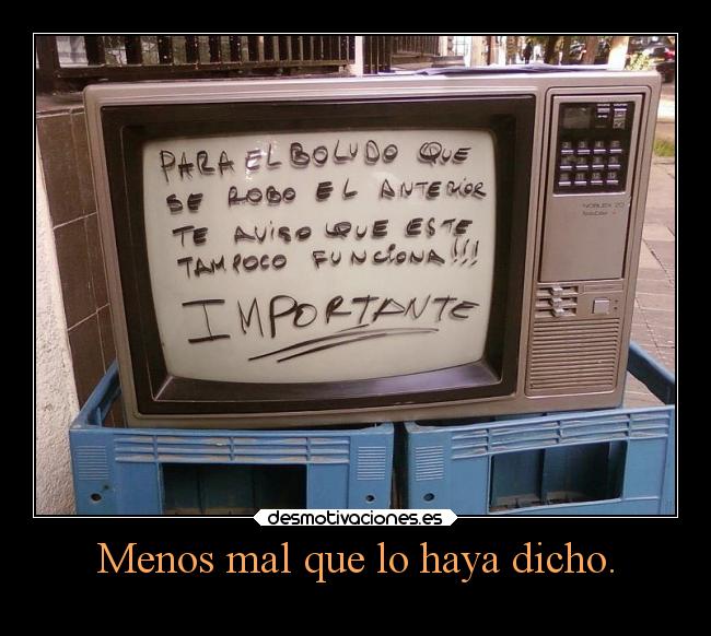 carteles humor tonto gatodelentes notengonadaenmente cartel aviso televisor hambre desmotivaciones